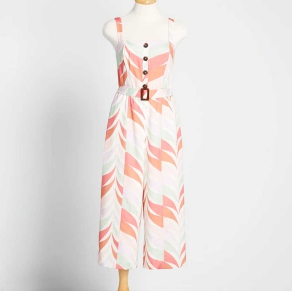 🎉NWT🎉MAKE ME AN OFFER! Cropped Jumpsuit Womens size 4